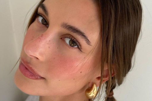 Romantik Makyaj Görünümü Nasıl Yapılır?