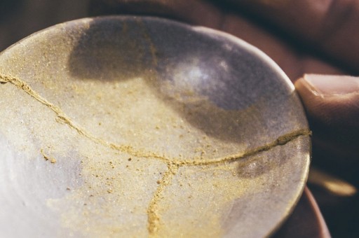 DÖNÜŞÜMÜN SANATSAL HALİ: KİNTSUGİ FELSEFESİ NEDİR?