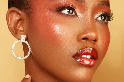 GLOWY SKIN (IŞILTILI CİLT) NASIL ELDE EDİLİR?