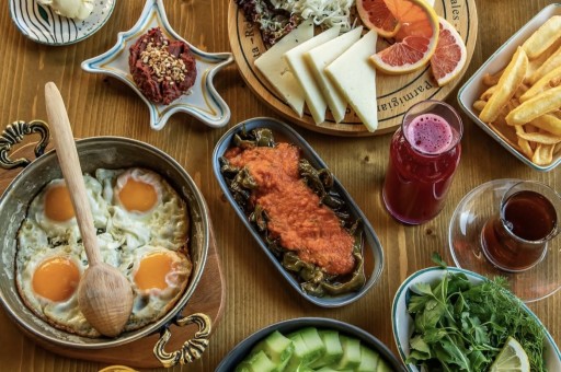 İzmir En İyi Kahvaltı Mekanları ve Önerileri