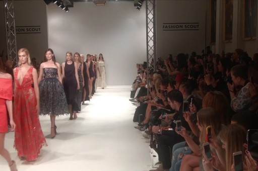 Londra yı Sarsan Türk Modacı: Zeynep Kartal