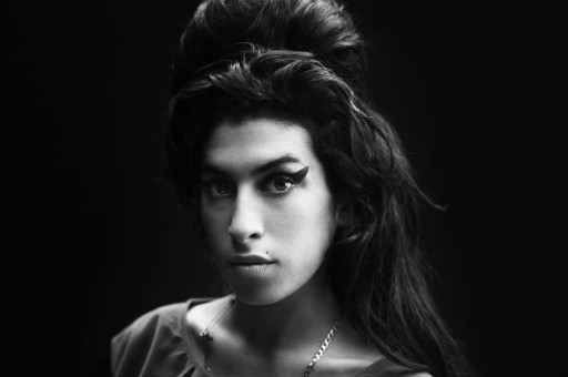 Gözler Önünde Tükenen Bir Hayat: Amy Winehouse