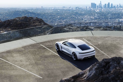 Porsche Onu Gelecekten Getirdi: Mission E