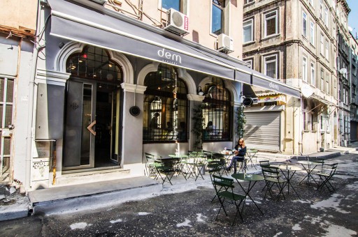 Sıcak Havalarda Soğuk Çay Dem de İçilir