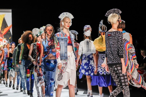 Style Zoom: Yeniden Başlasın