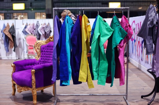 Renkli Jean Rüzgarına Kapılın