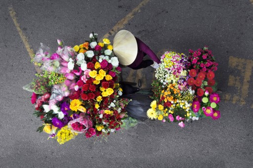 Sokak Satıcılarına Köprüden Muhteşem Bir Bakış
