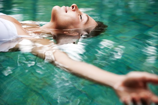 Yepyeni Bir Meditasyon Deneyimi: Su Üstünde Süzülmek