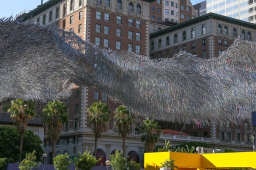 Şehirlerin Üzerindeki Dev Kinetik Uçurtmalar