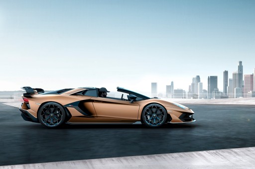 Lamborghini Kendiyle Yarışıyor