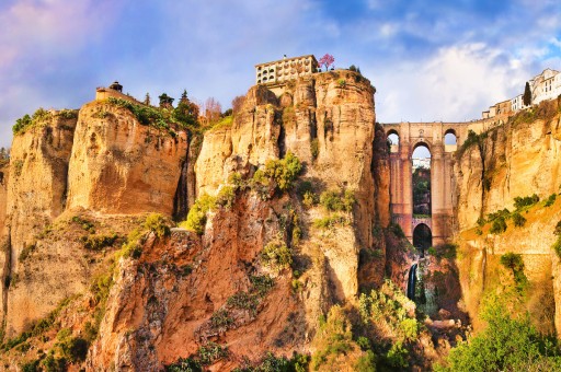 Kayaların Kucakladığı Kasabalar