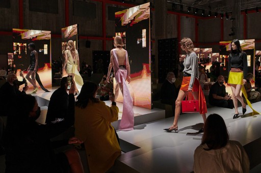 Podyumda Birleşen Dünya