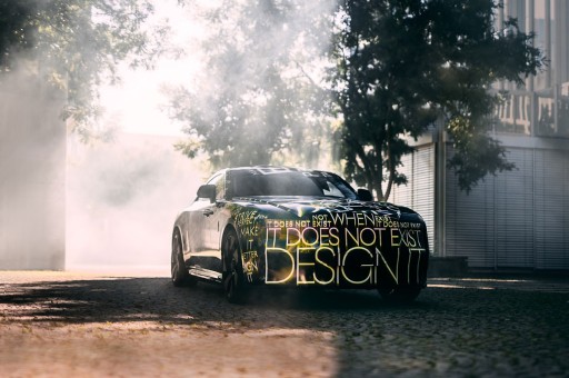 Türünün İlk Örneği: Spectre