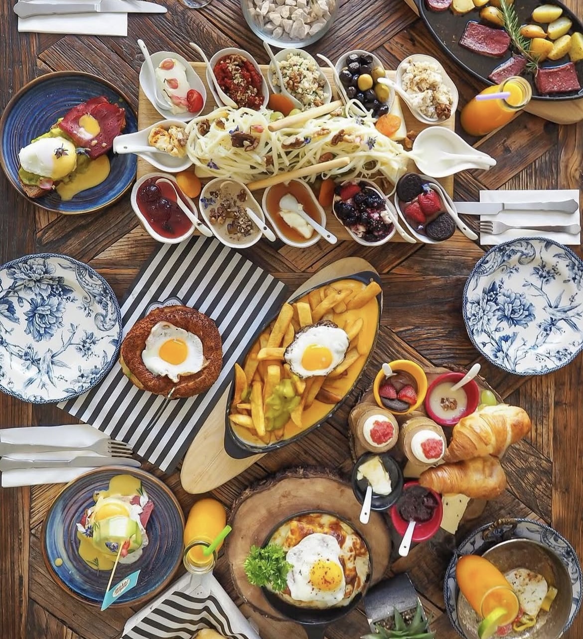 Alaçatı En iyi Serpme Kahvaltı Mekanları ve Önerileri