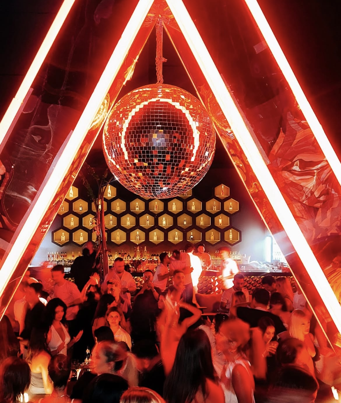 Çeşme En İyi Gece Kulüpleri ve Önerileri