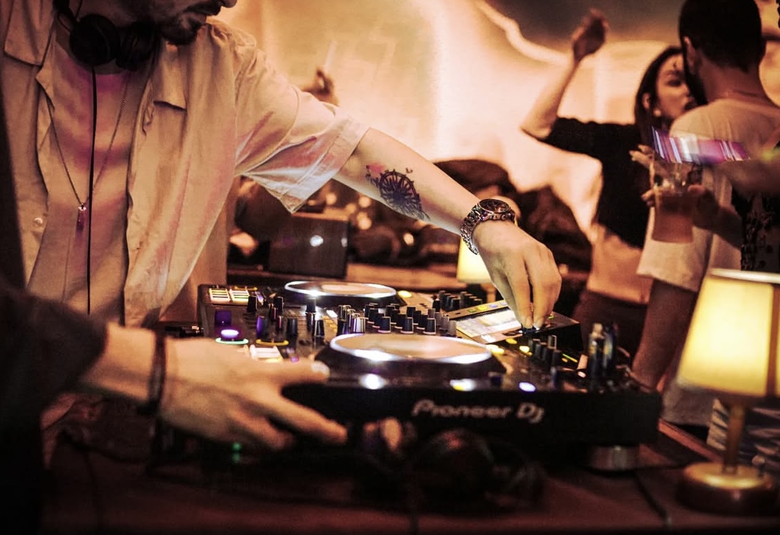 İzmir En İyi Canlı Müzik Mekanları ve Önerileri