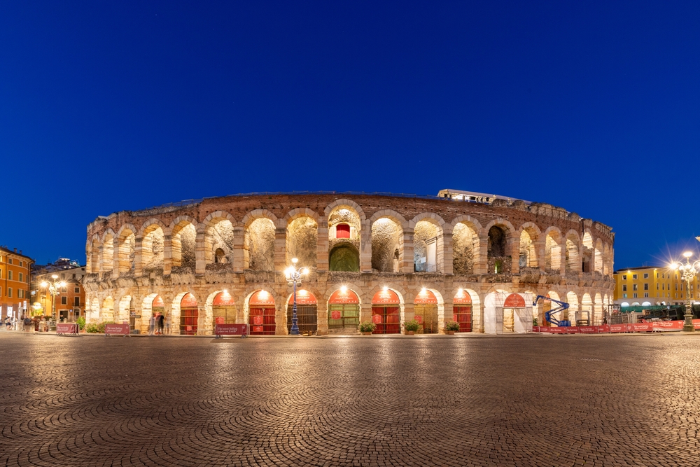 Ünlü Roma Anfitiyatroları : Biletler için sıraya Giriniz