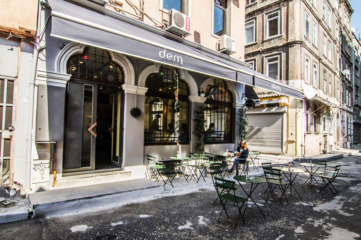 Sıcak Havalarda Soğuk Çay Dem de İçilir