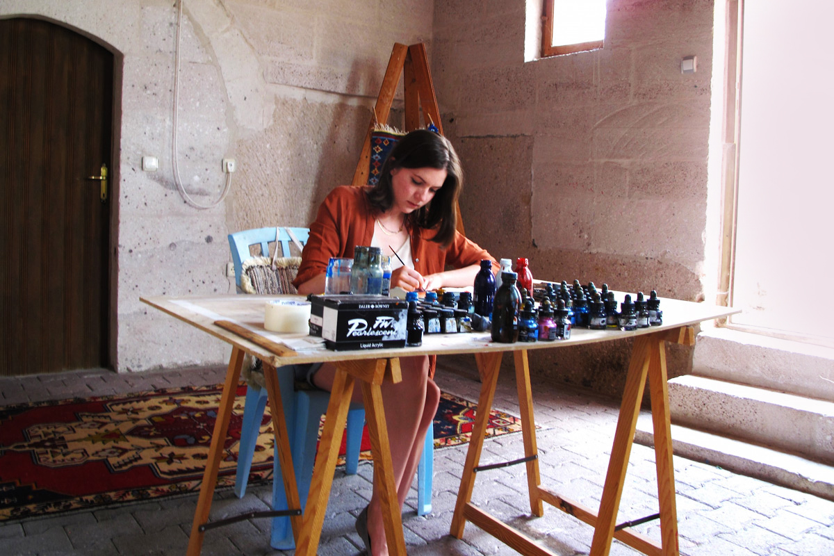 Fotoğrafını Çekmek Yerine Resmini Çiziyor