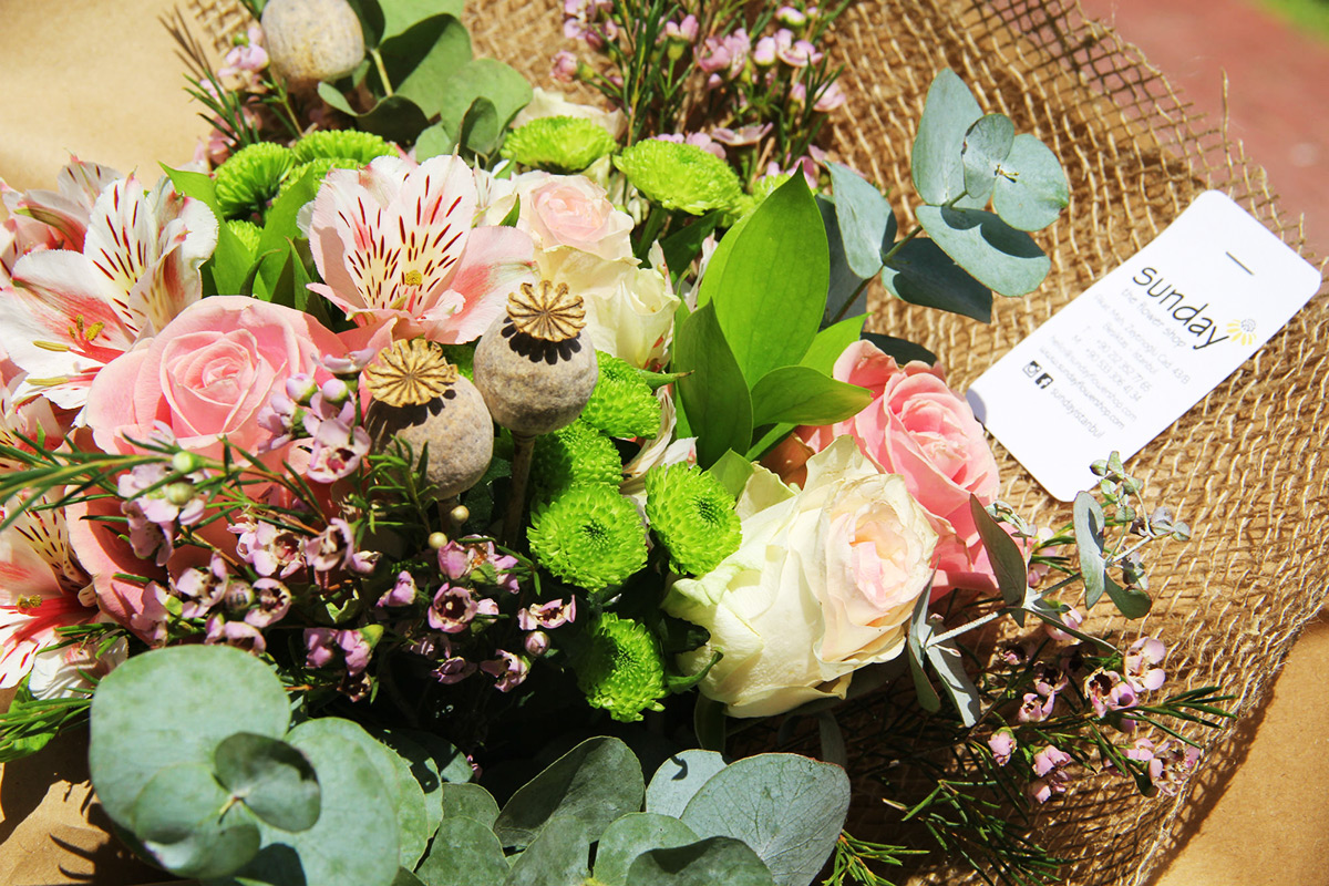 Mutlu Eden Çiçekler: Sunday Flower Shop