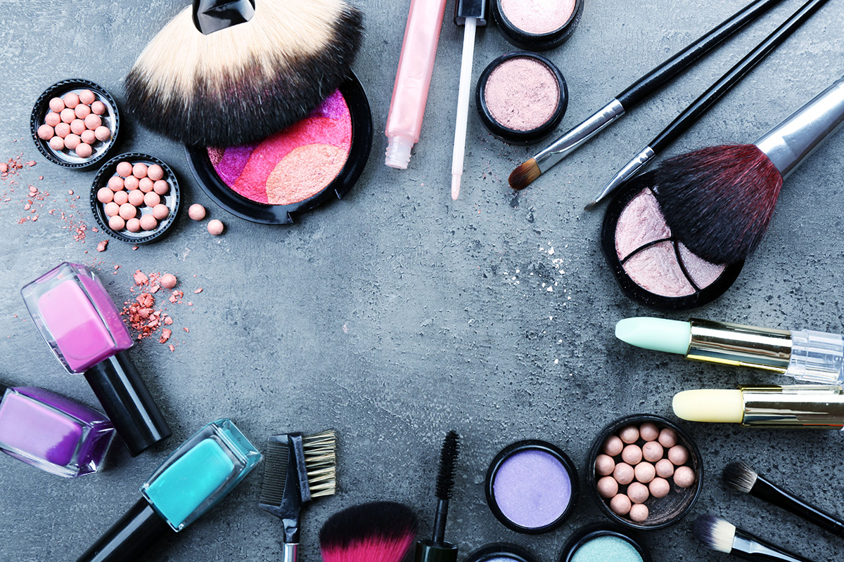 Makyaj Malzemelerinizi Daha Uzun Süre Kullanmanın Sırları