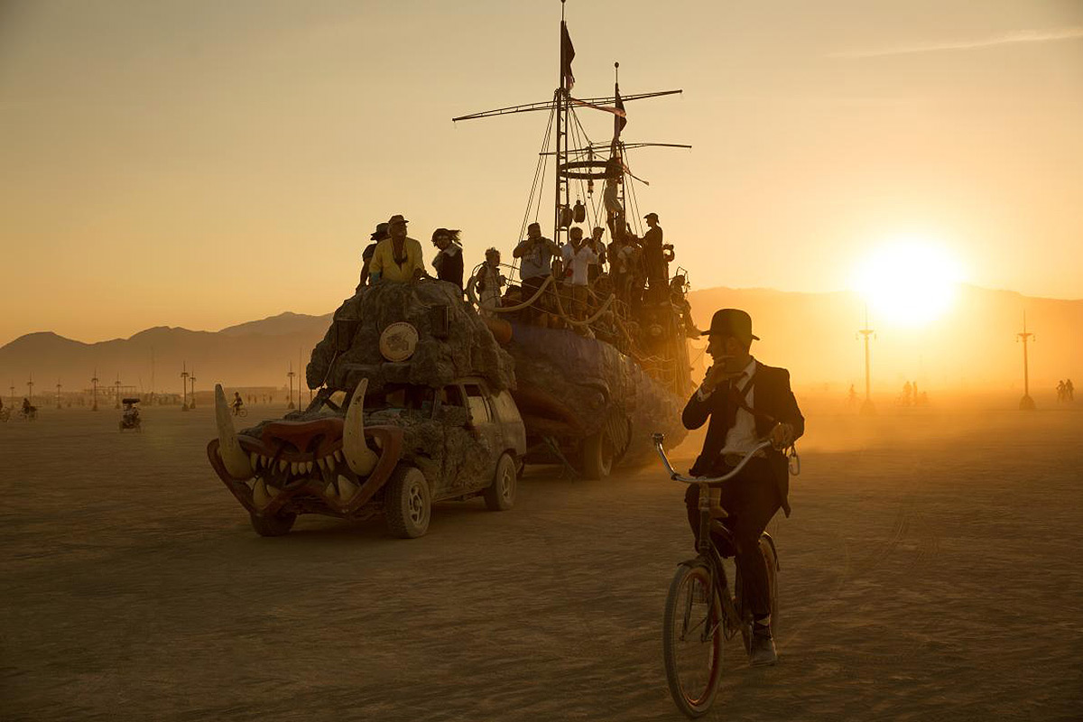 Gerçek Üstü Deneyim, Sıra Dışı Sanat