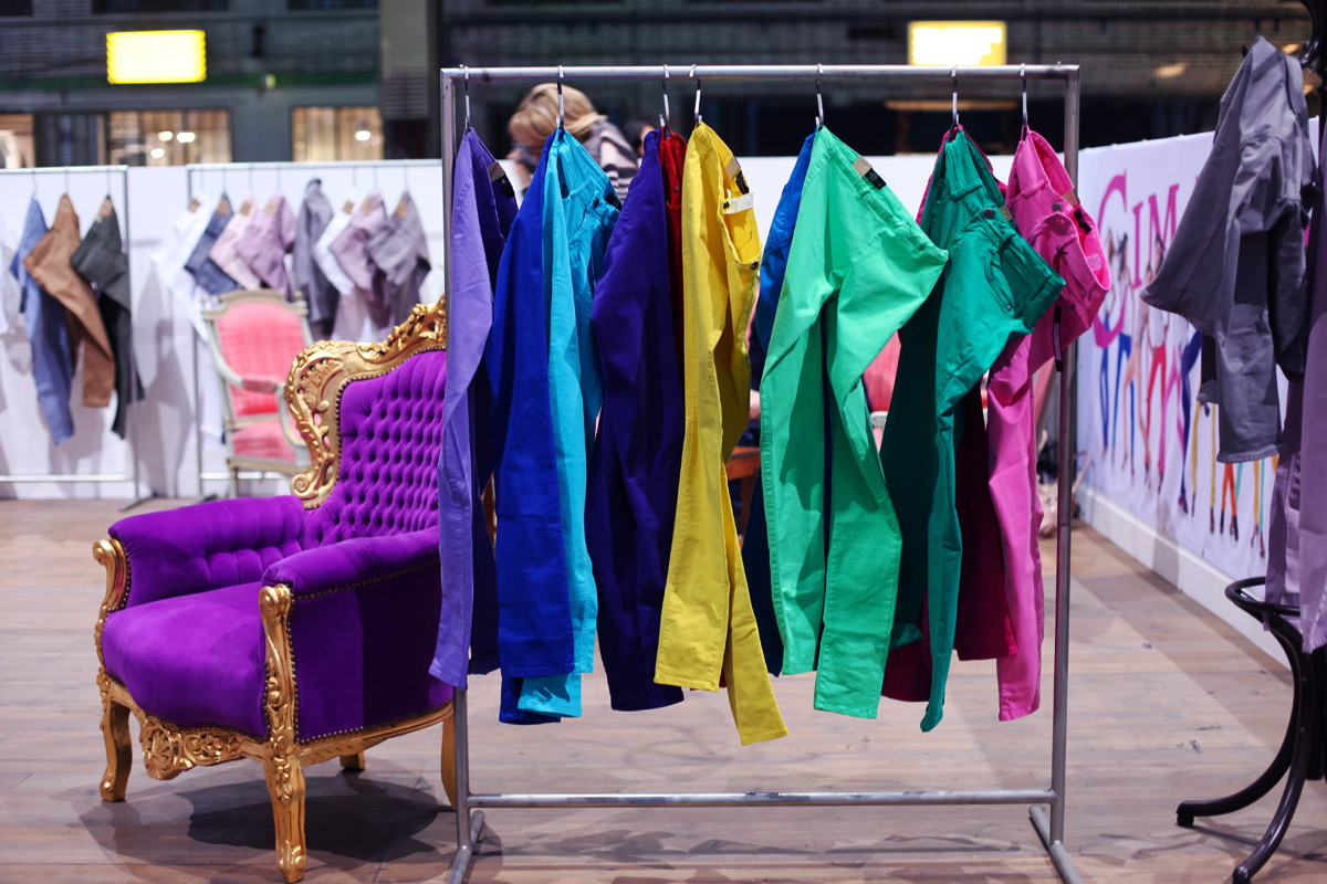 Renkli Jean Rüzgarına Kapılın