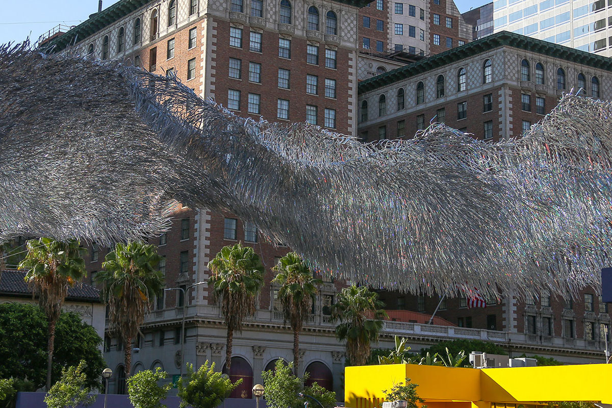 Şehirlerin Üzerindeki Dev Kinetik Uçurtmalar