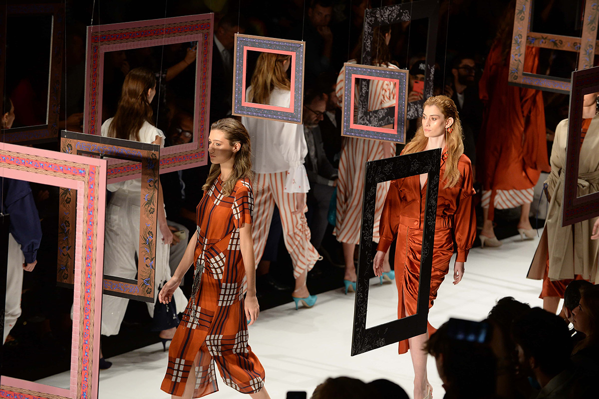 Geçmişle Gelecek Bir Arada