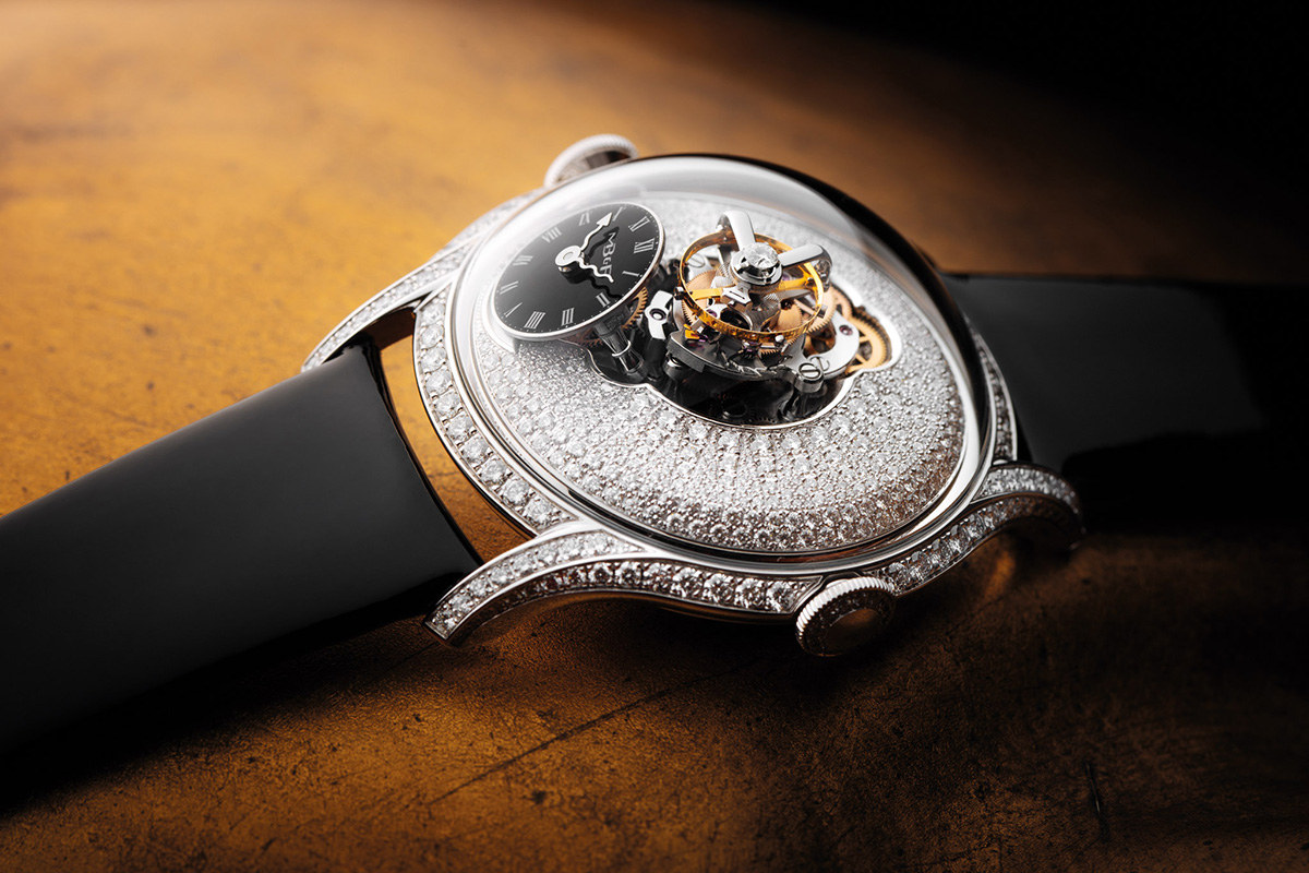 Kristal Kubbenin İçinde