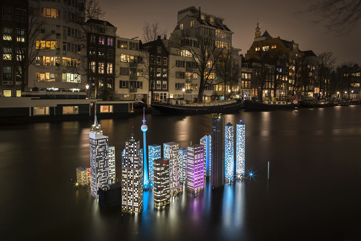 Amsterdam Sanatla Aydınlandı
