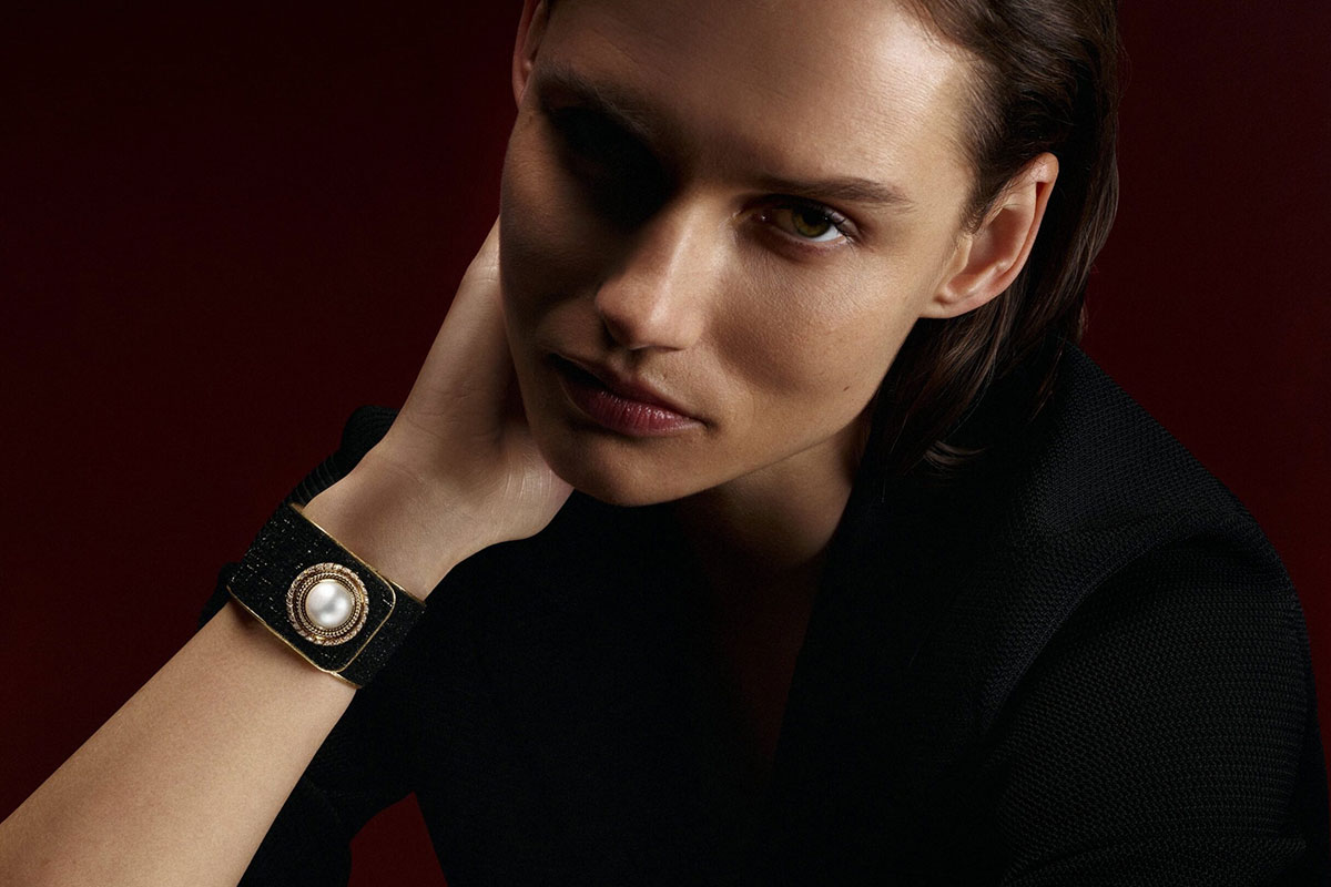 Düğme, Tüvit ve İnci Aşkına