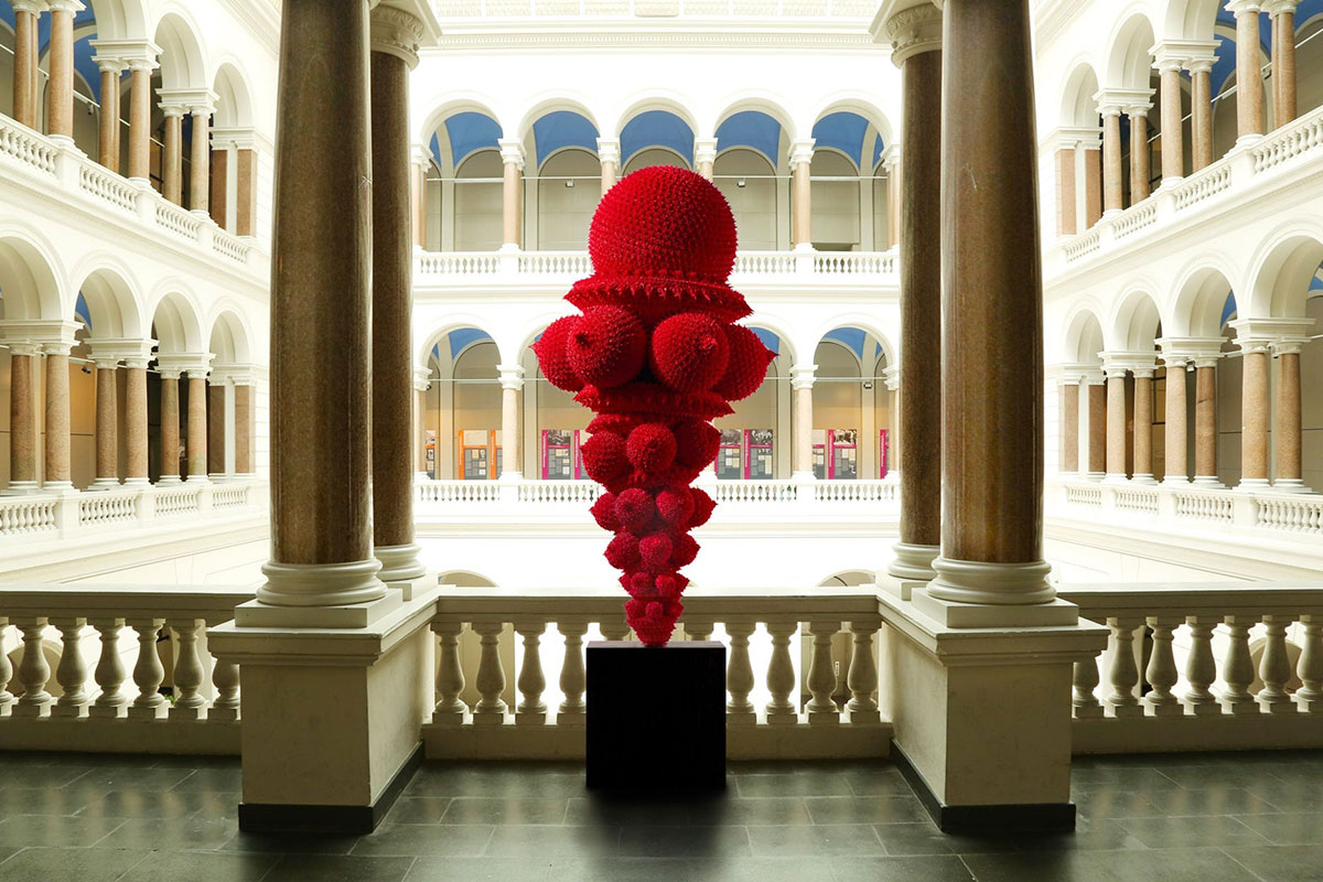 Anna Laudel’in Yeni Güzeli: Resilience