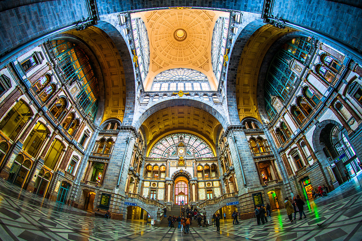 Tren İstasyonlarında Zaman Yolculuğu