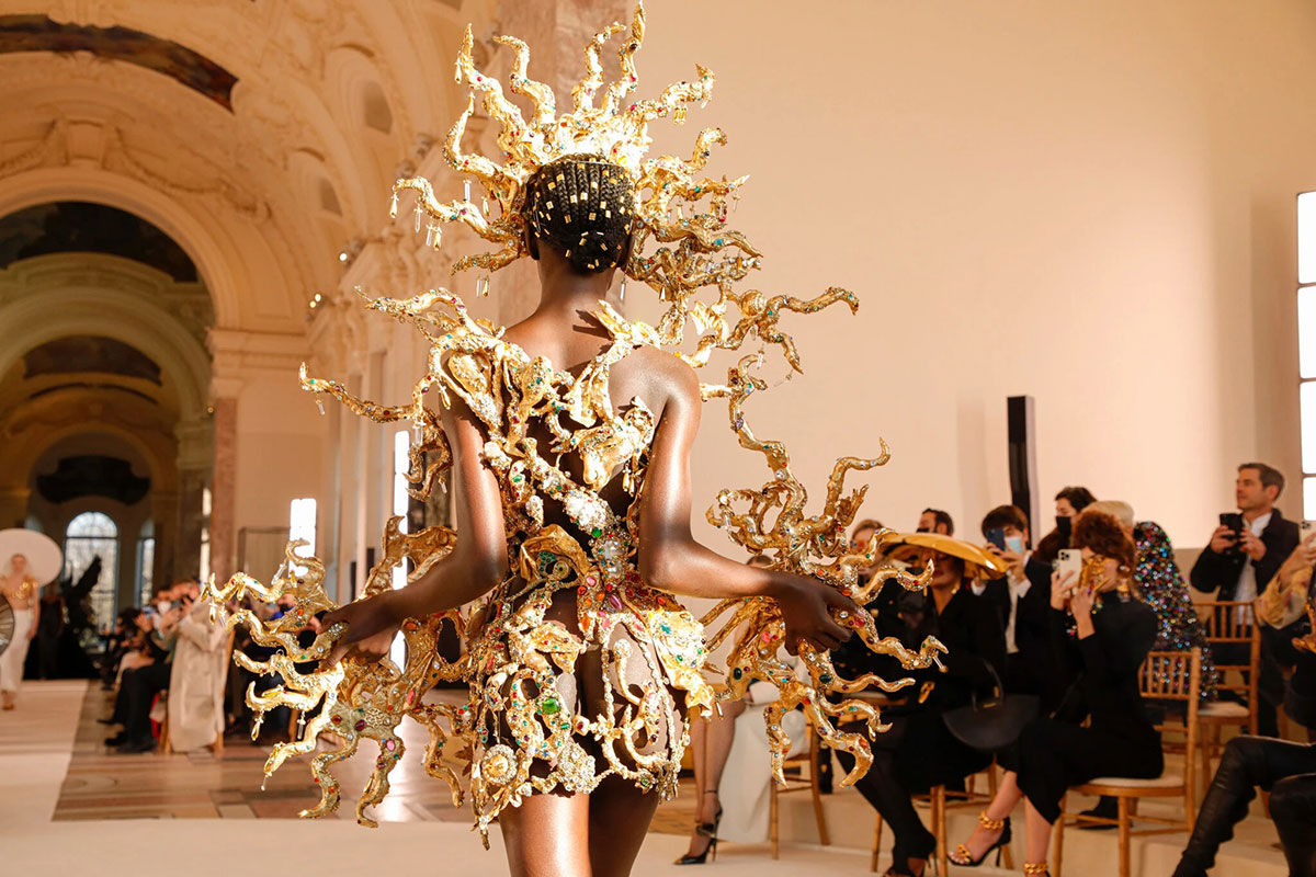 Schiaparelli’nin Sürrealist Silüetleri